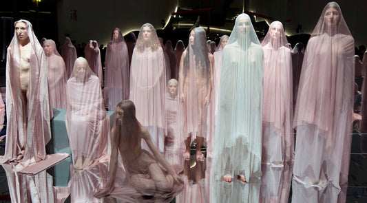 VANESSA BEECROFT - FASHION, FEMININITY, FLESH